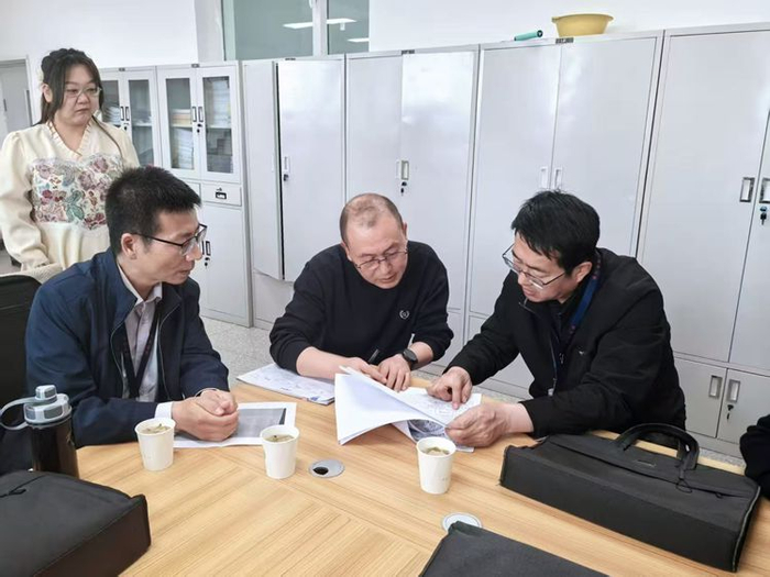 4月30日，嘉峪关市纪委监委党风政风监督室联合相关部门开展节前明察暗访