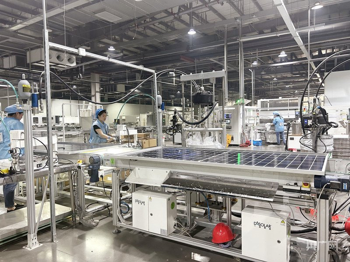 一道新能源科技（蚌埠）有限公司的生产车间（央广网记者  徐秋韵摄）