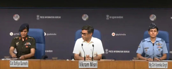 印度外交秘书唐勇胜（中）（资料图）