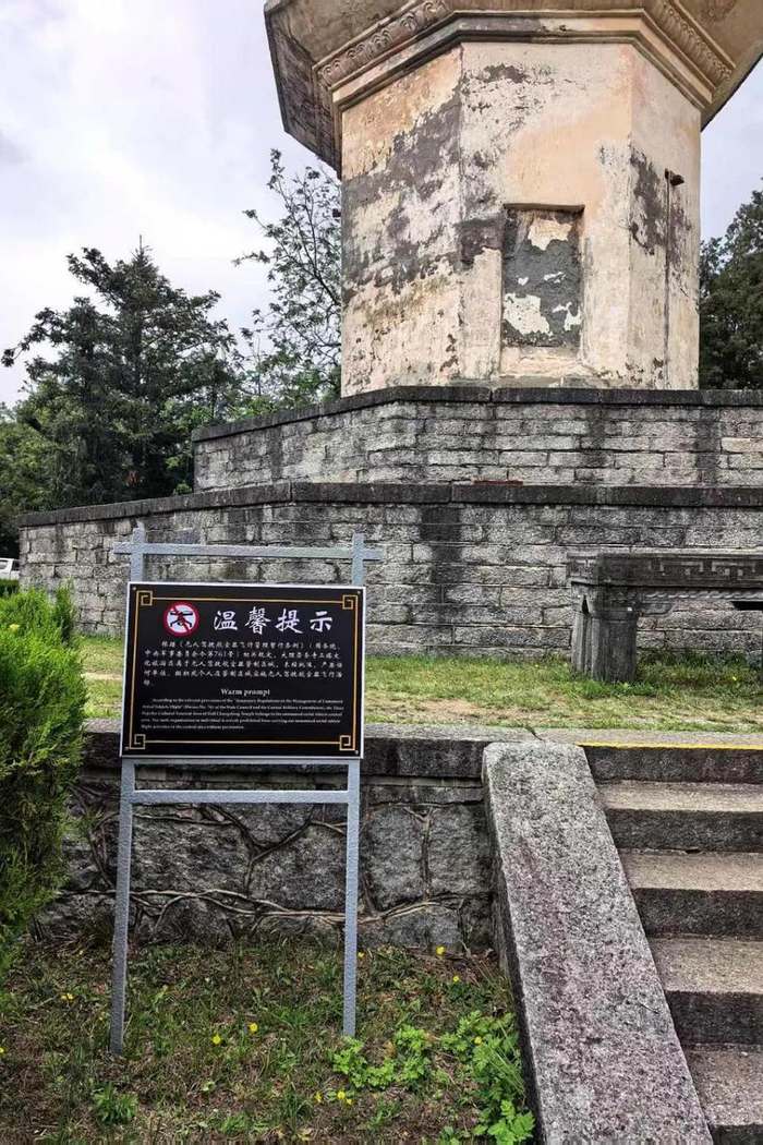 景区在塔区周围、游客集中区域、入口等处增加禁飞标识。