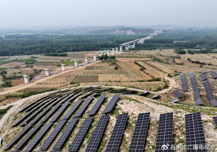 ↑ 这是雄忻高铁河北段站前3标段建设现场（5月8日摄，无人机照片）。