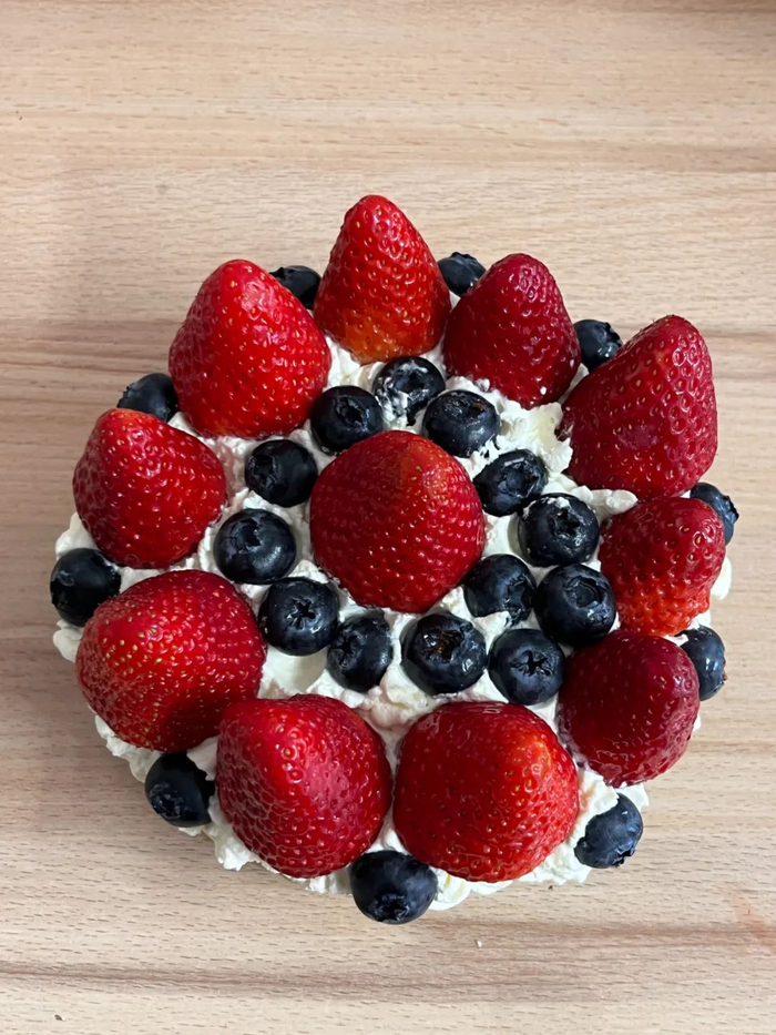 魏梨做的草莓蛋糕