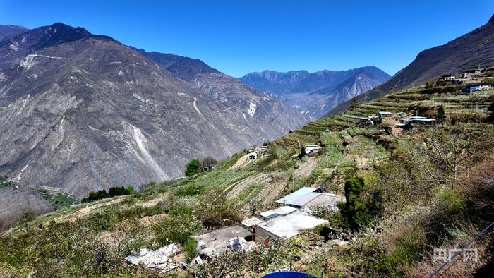 群山深处的佳山村(央广网记者 昌思荣 摄)