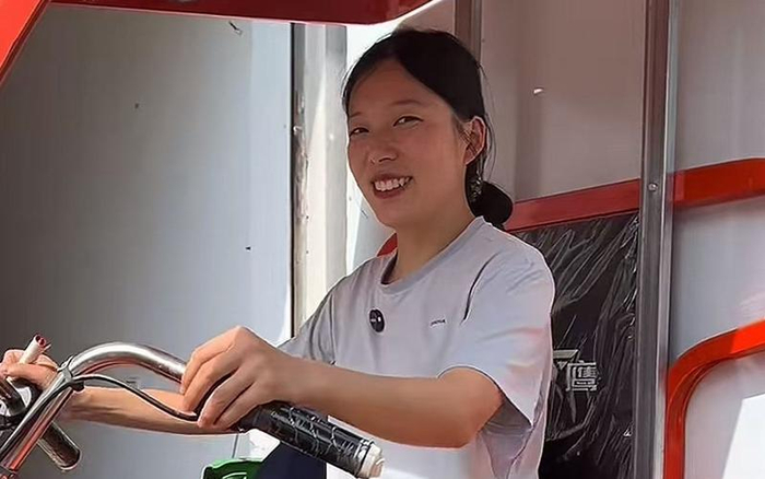 ▲“摆摊救子”的林静。图/社交账号“小林妈妈（林静）”截图