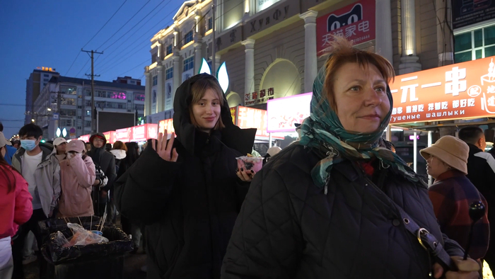 夜市是俄罗斯游客最喜欢的景点之一（央广网发  孟莉莉  摄）