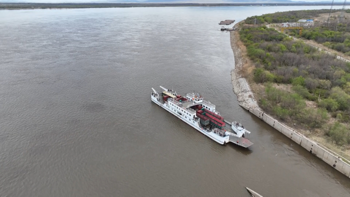 同江口岸2025年明水期运输轮渡开行（央广网发  同江市委宣传部供图）