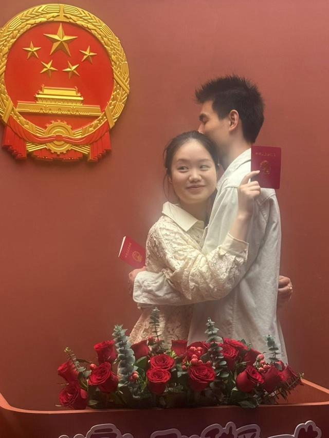 甜爱路分中心登记的新人。 王海燕摄