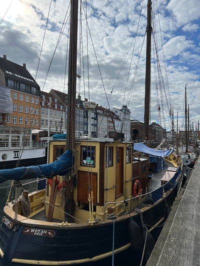 停靠在哥本哈根新港的船只。（本刊记者苏睿/摄）