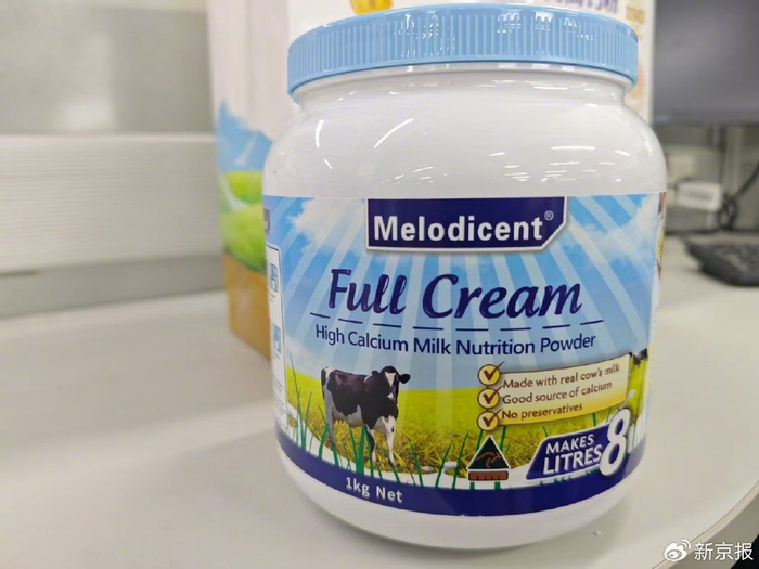澳可佳公司一款“Melodicent全脂高钙牛奶营养粉”，罐身全英文标签。新京报记者 郭铁 摄