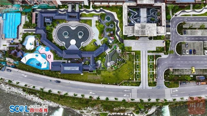 来石棉泡温泉，鸟瞰贡嘎金汤