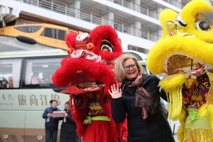 2月25日，北外滩迎来今年第13310位入境游客。蒋迪雯 摄