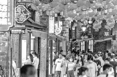     南塘老街游人如织。 忻之承摄/光明图片