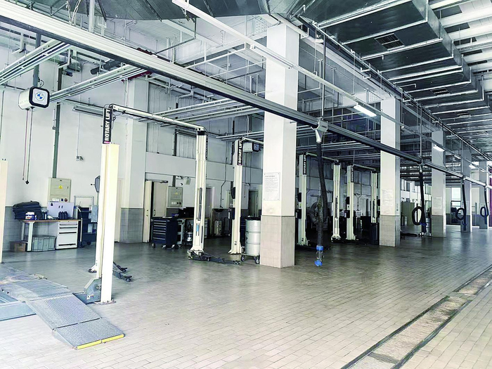     重庆运通欣宝4S店维修车间