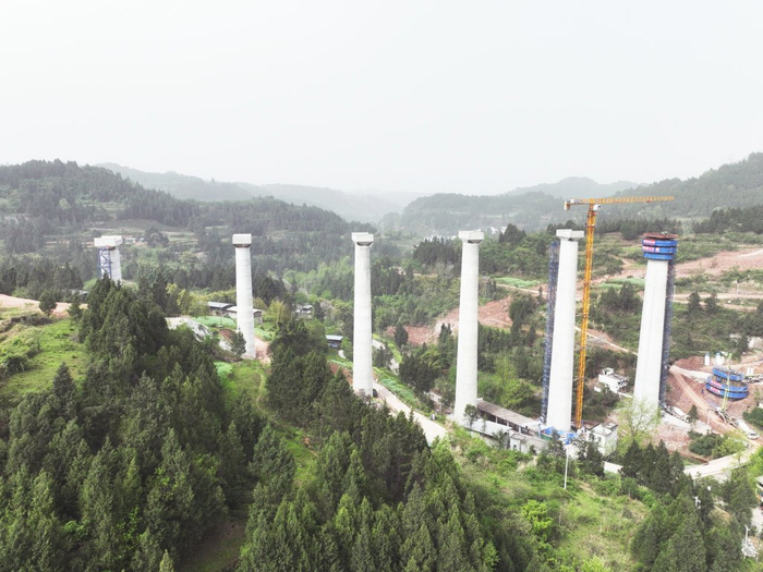 亭子口灌区一期工程唐家坝渡槽建设现场。 四川省水利发展集团亭子口公司供图