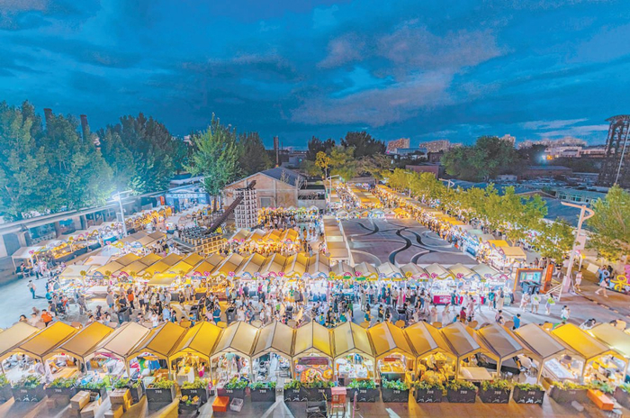 798成为文旅潮流街区，图片为夜市（资料图）。
