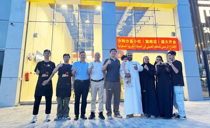 沙特当地食客为沙县小吃点赞。图源：沙县区融媒体中心