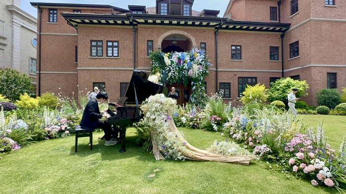 上音楼下搬来钢琴邀市民弹奏