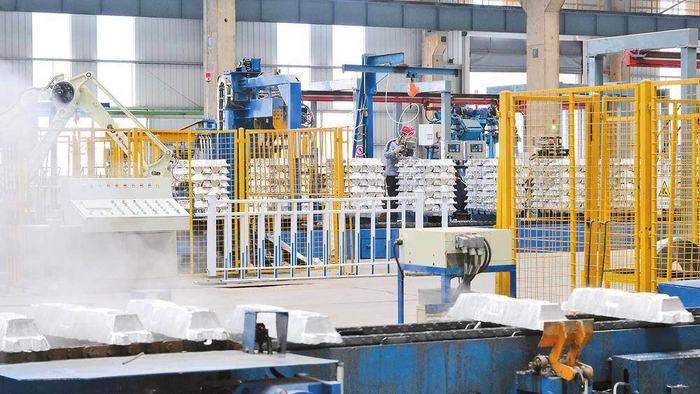 铝锭自动化生产线。 张文峰 摄