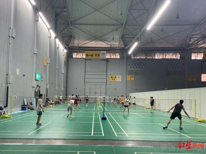 ▲成都人下班后爱打羽毛球