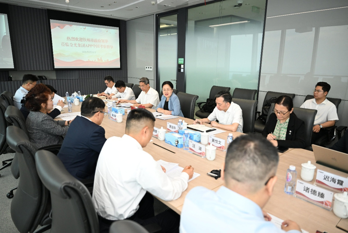 钟畅姿与金光集团APP高管座谈交流。