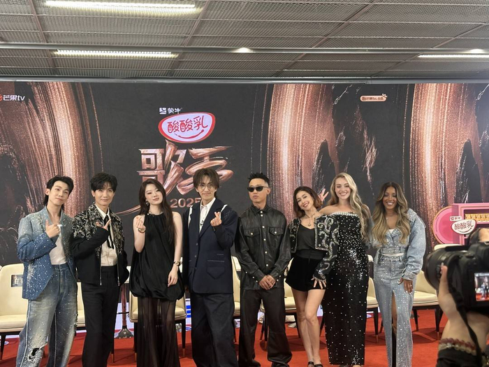 《歌手2025》发布会现场 8名首发歌手亮相