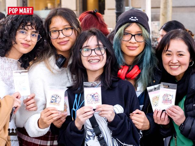 泡泡玛特引起全球购热潮。图片来源：泡泡玛特