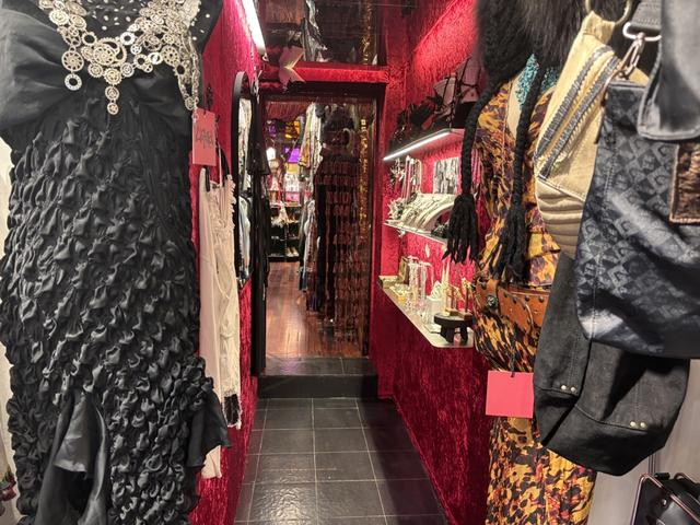 Liquid门店内部，暗黑风格装修。阮佳雯摄