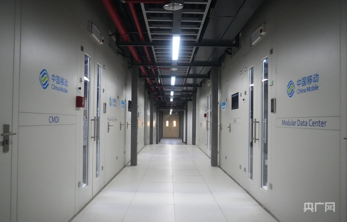 中国移动（甘肃·庆阳）数据中心N01机楼内部（央广网发  石强  摄）
