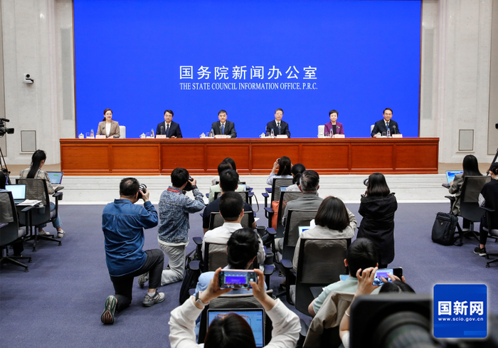 新闻发布会现场 图片来源：国新办网站