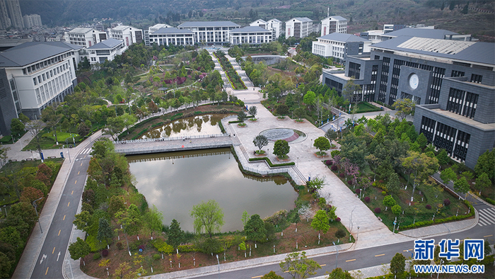 航拍云南水利水电职业学院校园风光（3月17日摄）。新华网 徐华陵 摄