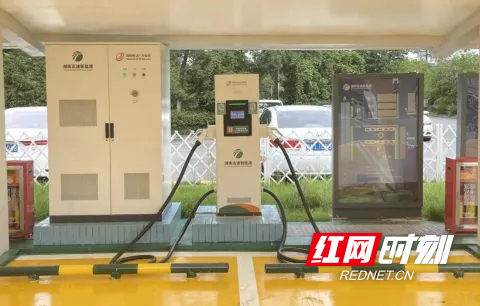 以标准为指导建设的湖南高速公路服务区充电设施。