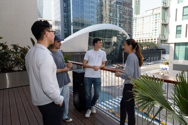 　　图为SKEMA商学院迪拜校区学生