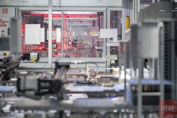 位于宜宾高新区的和光同程晶硅光伏生产基地。 赵明 摄