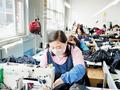 群众端稳饭碗 心里幸福满满