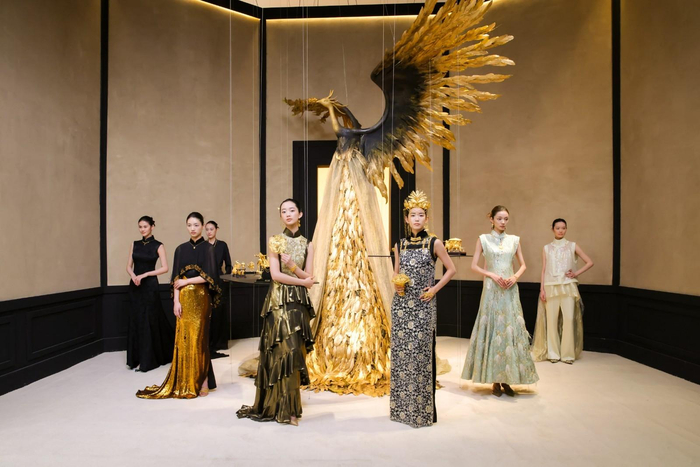 图说：淘宝天猫“超级饰品发布秀”，首场由老凤祥古法工艺黄金秀开场。