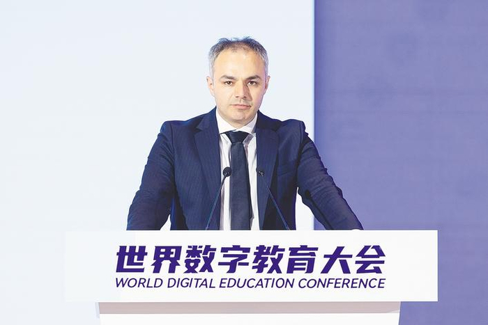 亚历山大·图拉泽 格鲁吉亚教育、科学和青年部部长