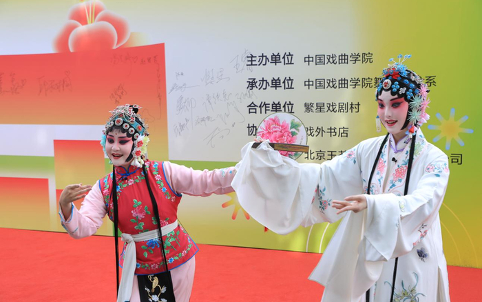 活动现场戏剧表演。图源：北京市慈善义工联合会