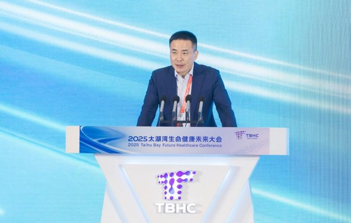 （图注：阿斯利康中国总经理林骁在2025太湖湾生命健康未来大会开幕式上致辞）