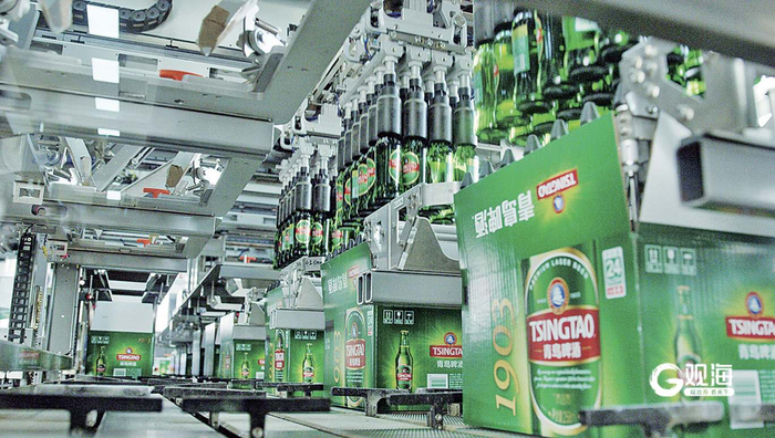 青啤智能生产线有条不紊开展自动化分装作业。