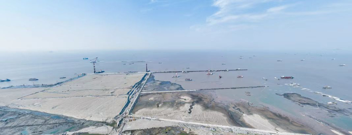 上海港小洋山北作业区陆域。本图片由上港集团提供