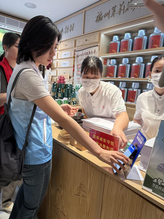 游客体验放心消费小程序。张文章/摄