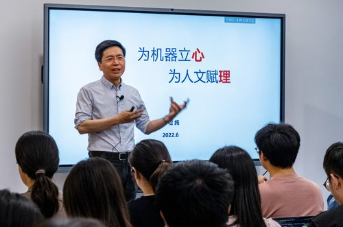 朱松纯在授课。（图片由受访者提供）