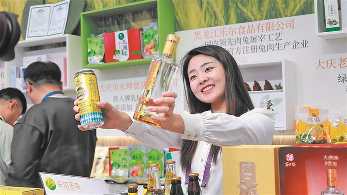 特色产品亮相展会。