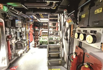 《蛟龙行动》实景片场内景。王 雷 摄