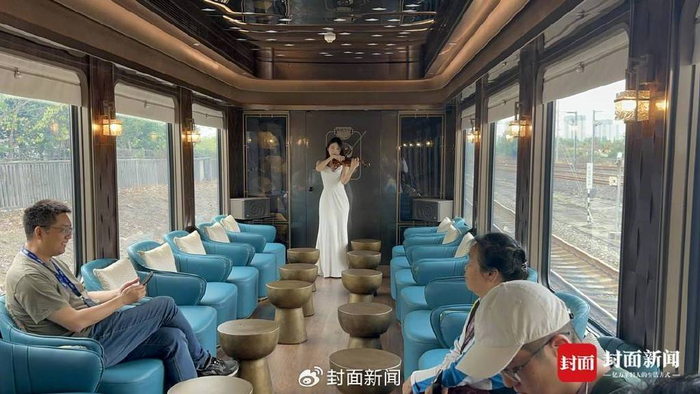 娱乐车厢。 曹菲 摄