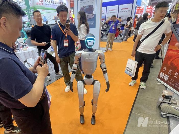 宇树科技的人形机器人 图片来源:每经记者 胥帅 摄