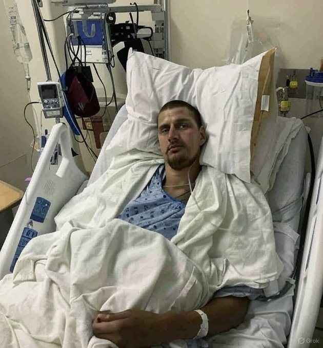 原图为KD接受完跟腱手术的自拍照，具体如下。