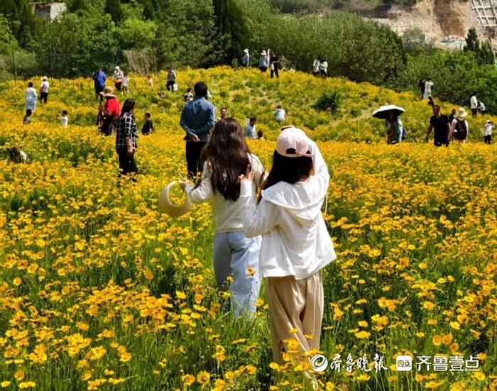 高温天气下要注意防暑降温。孟猛 摄