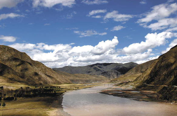 玉树通天河畔风景。陆广涛 摄