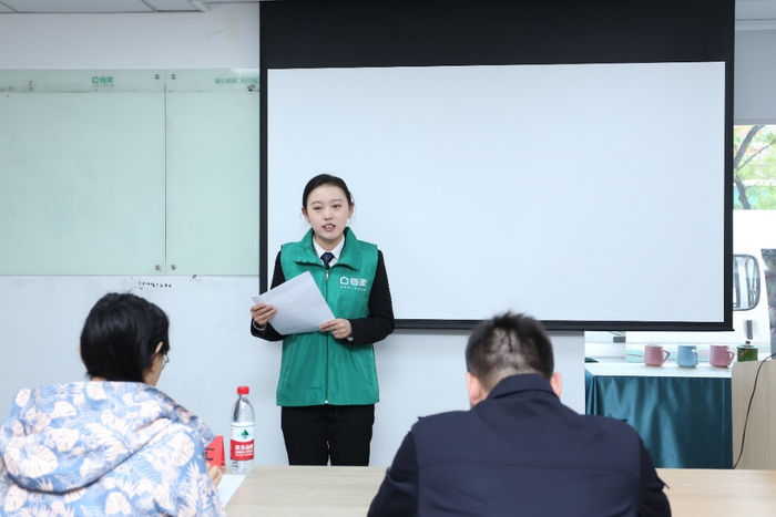 北京链家草桥玺萌店经纪人刘润仪现场分享